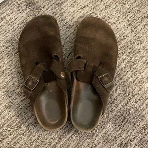 Brown Birkenstock’s (Boston Soft Footbed)